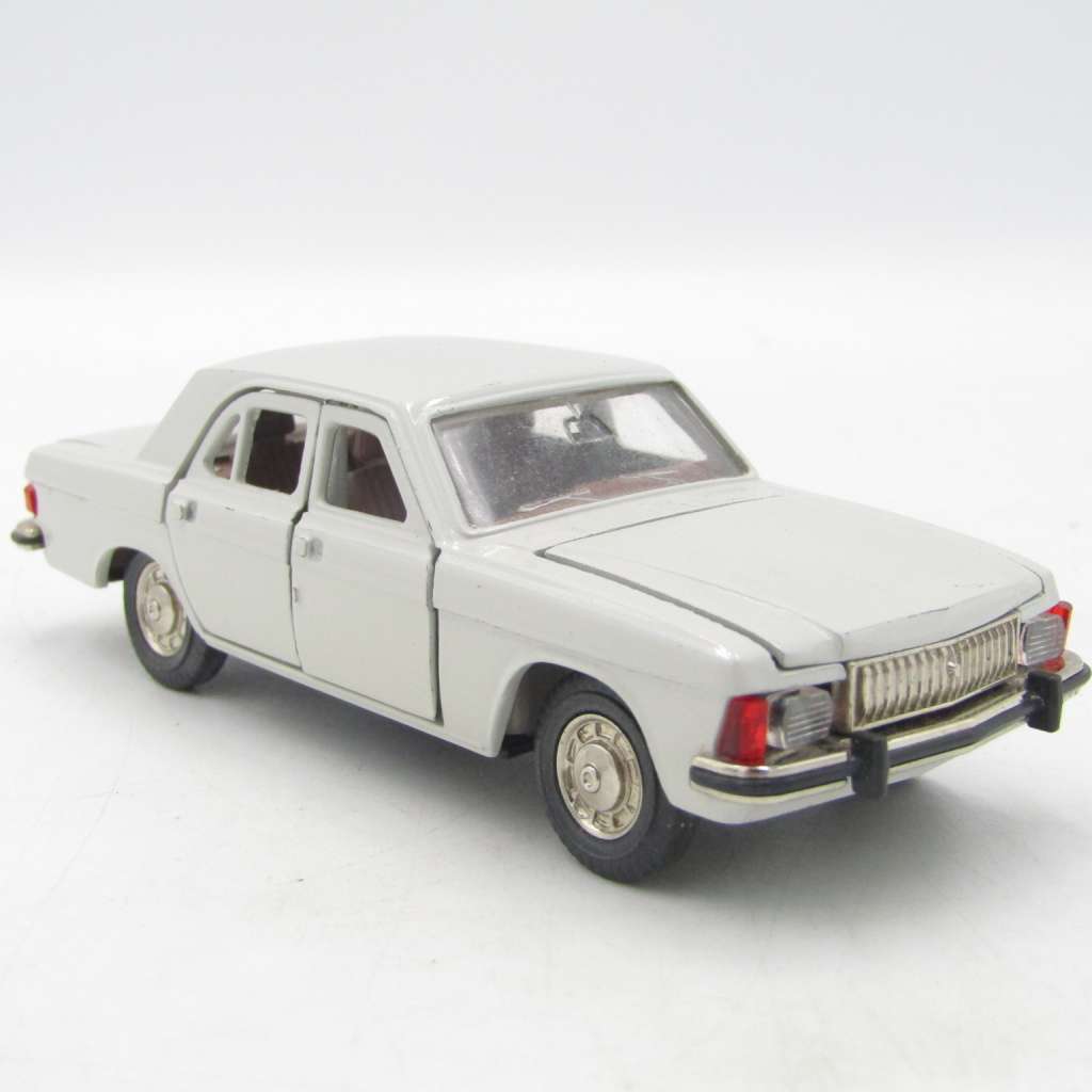 Russian Gaz-3102 Volga die-cast model car - scale 1/43