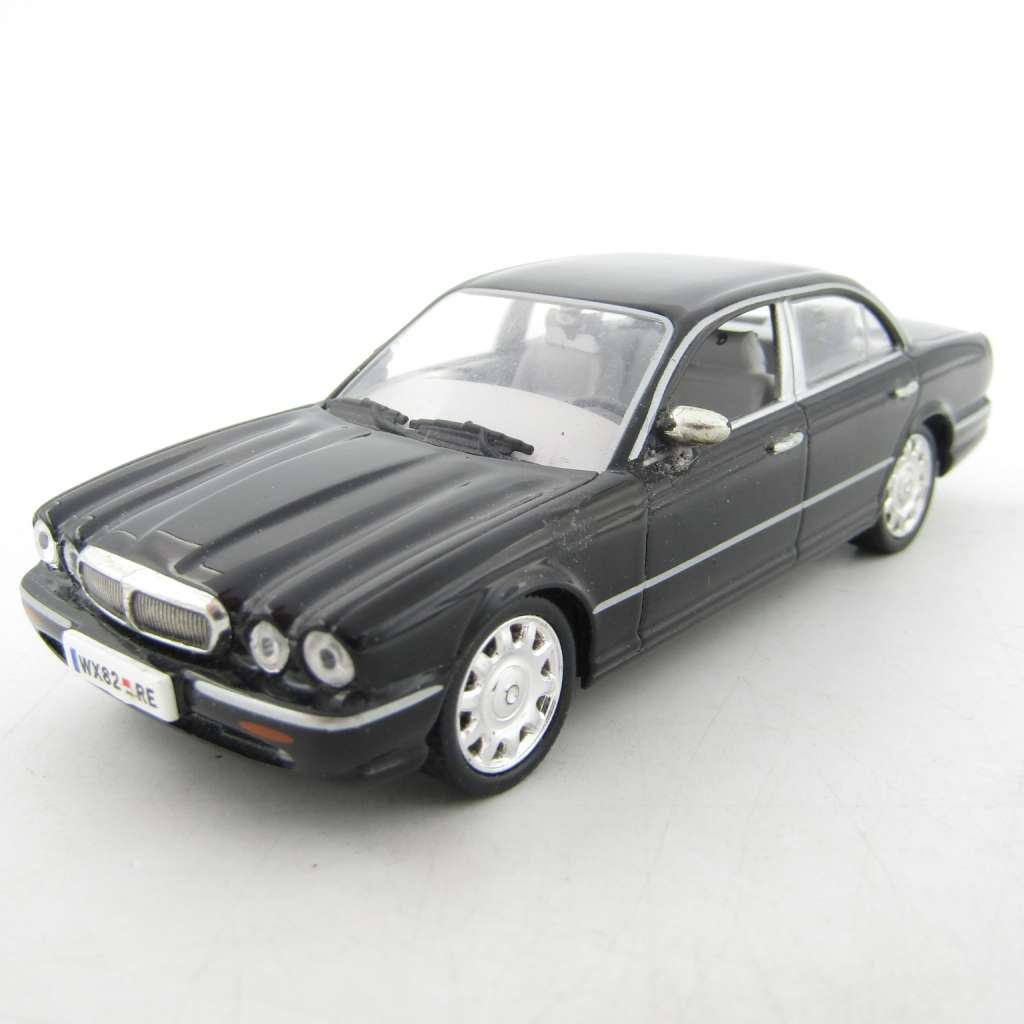 Universal Hobbies Jaguar Daimler die-cast model car - scale 1/43 - mirror missing