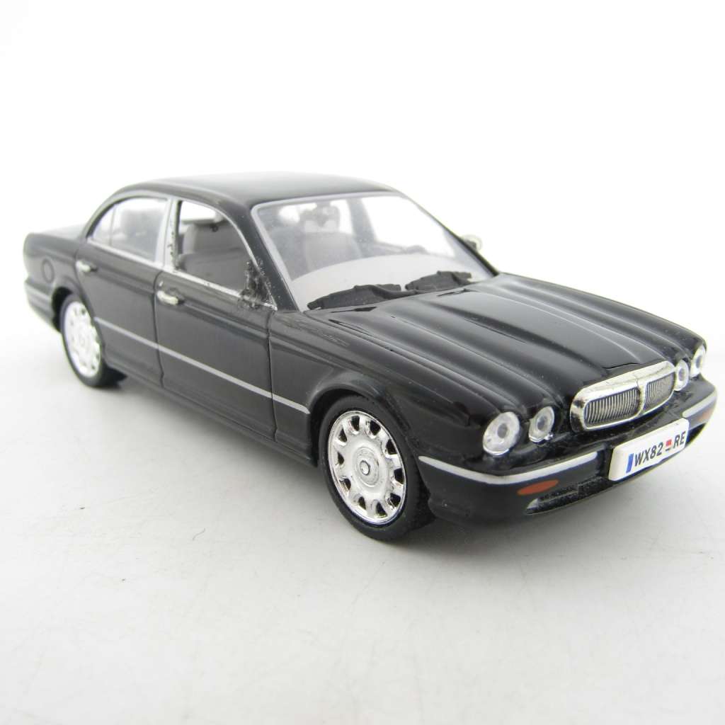 Universal Hobbies Jaguar Daimler die-cast model car - scale 1/43 - mirror missing