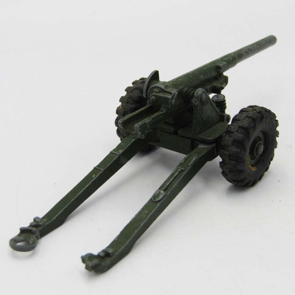 Meccano Dinky Toys #692 die-cast 5.5 Medium Gun model - hook broken