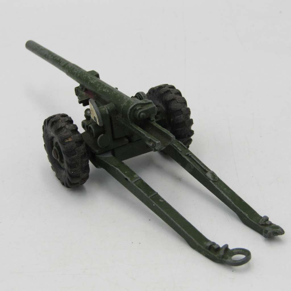 Meccano Dinky Toys #692 die-cast 5.5 Medium Gun model - hook broken