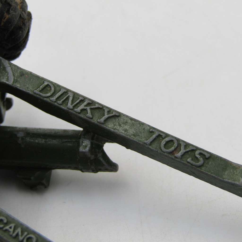 Meccano Dinky Toys #692 die-cast 5.5 Medium Gun model - hook broken