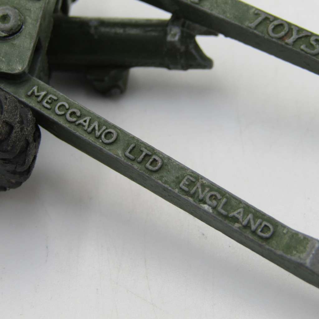 Meccano Dinky Toys #692 die-cast 5.5 Medium Gun model - hook broken