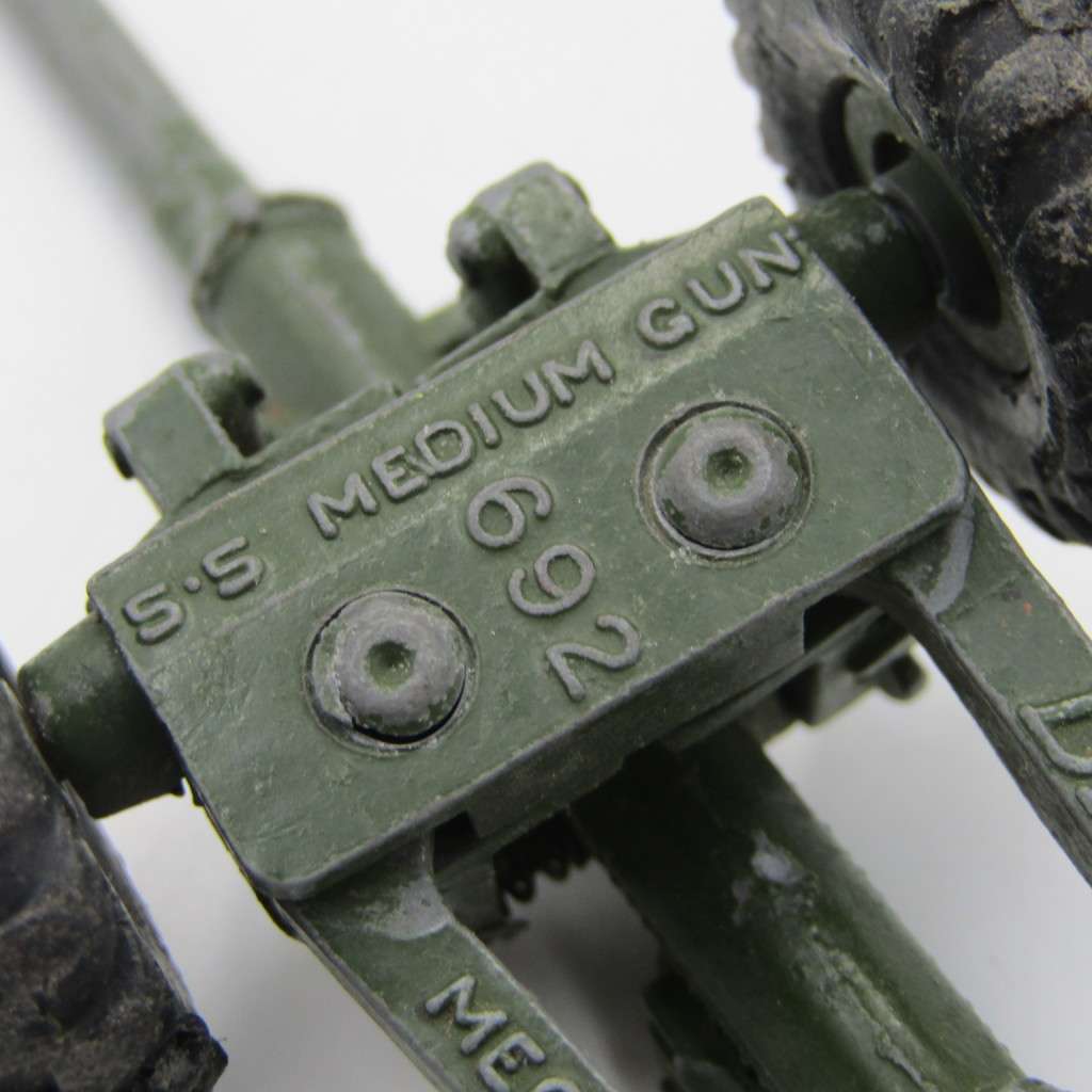 Meccano Dinky Toys #692 die-cast 5.5 Medium Gun model - hook broken