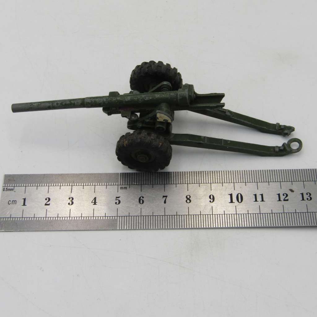 Meccano Dinky Toys #692 die-cast 5.5 Medium Gun model - hook broken