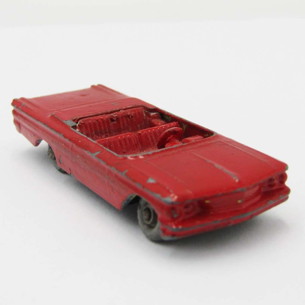 Matchbox Moko Lesney #39 Pontiac Convertible die-cast toy car - no windshield