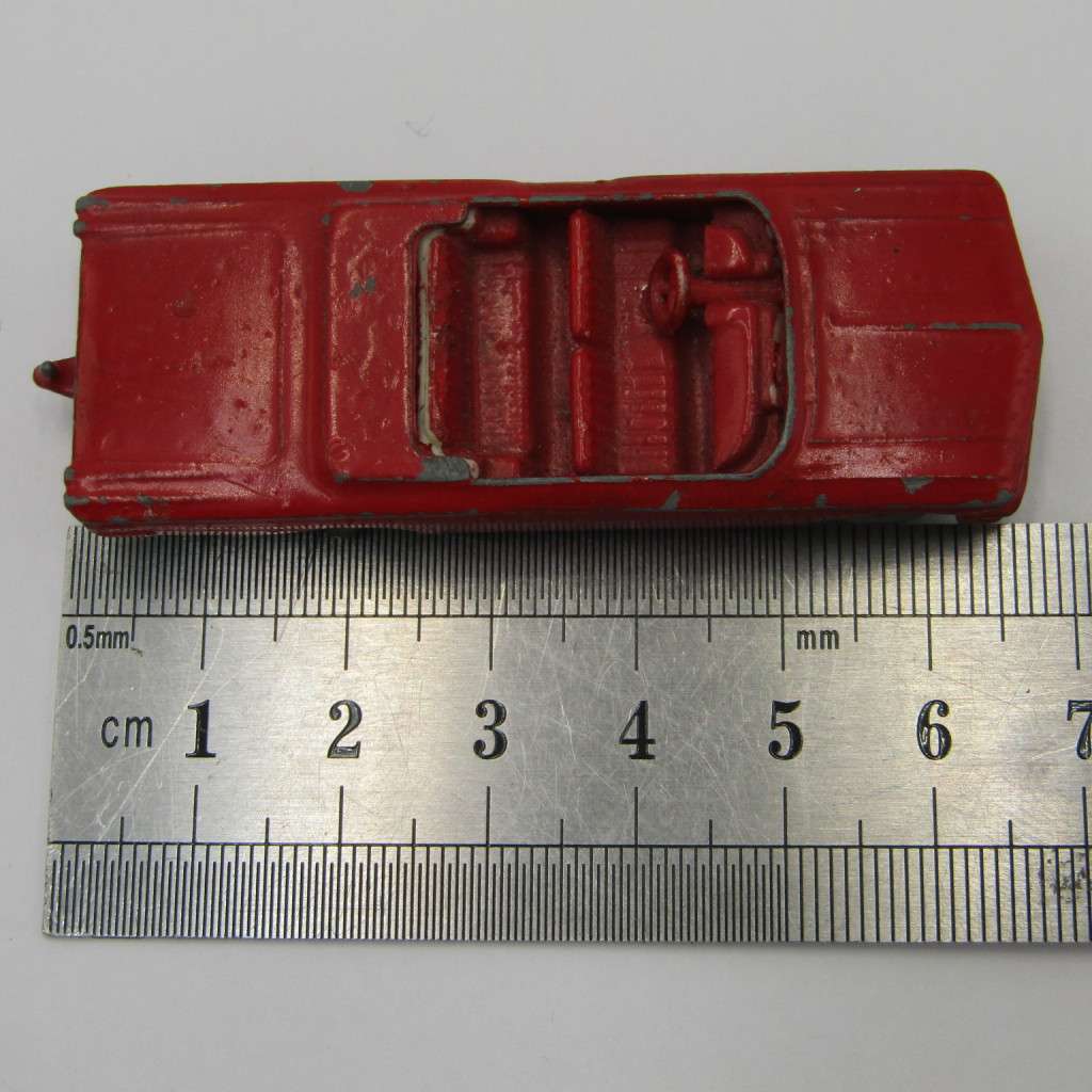 Matchbox Moko Lesney #39 Pontiac Convertible die-cast toy car - no windshield