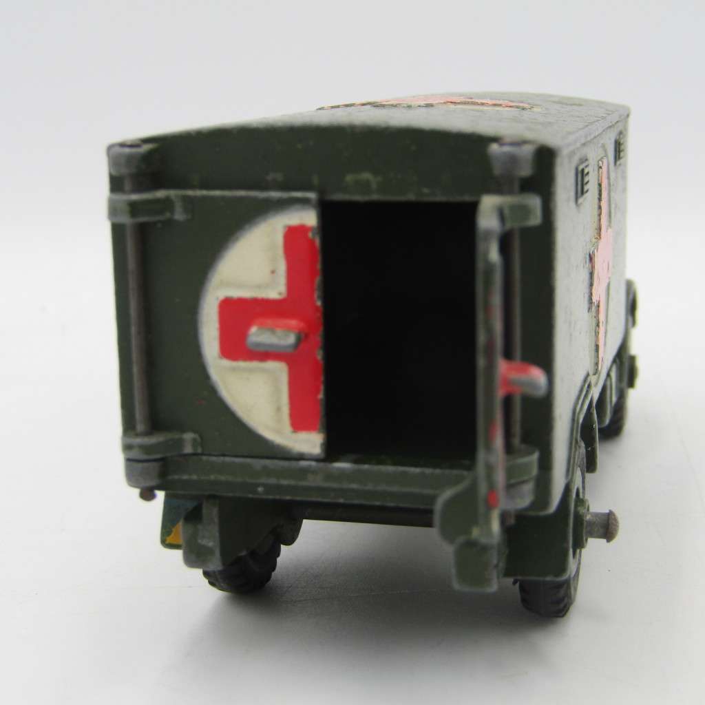 Meccano Dinky Toys #626 Military Ambulance die-cast toy truck