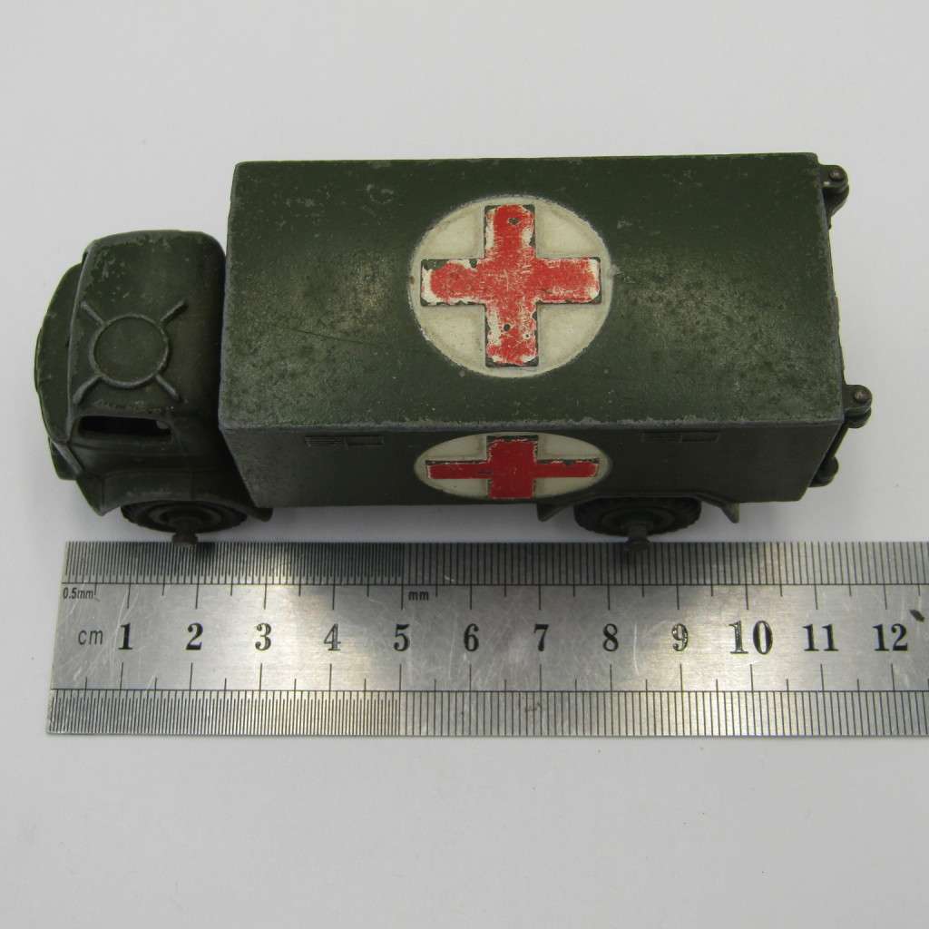Meccano Dinky Toys #626 Military Ambulance die-cast toy truck