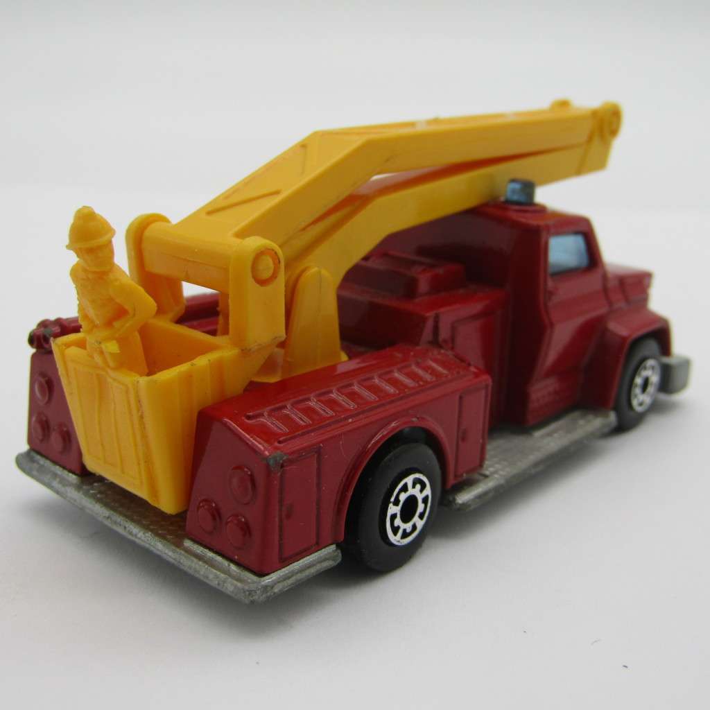 Matchbox Superfast #13 Snorked Fire Engine die-cast toy car - boxed - base broken