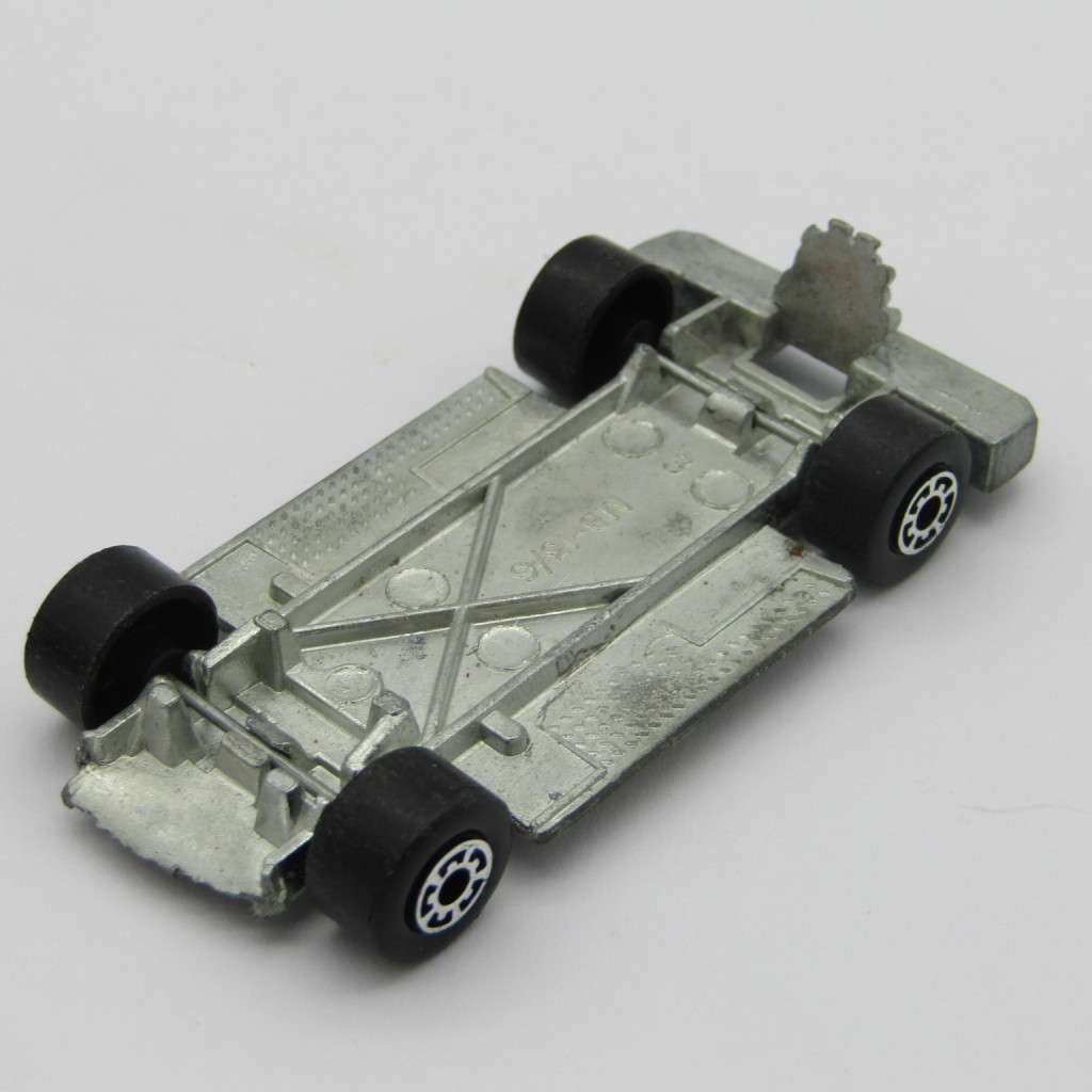 Matchbox Superfast #13 Snorked Fire Engine die-cast toy car - boxed - base broken