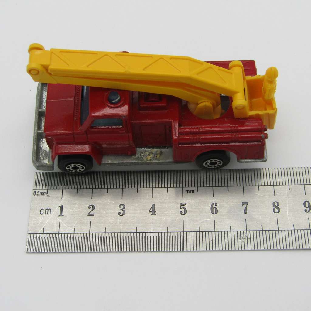 Matchbox Superfast #13 Snorked Fire Engine die-cast toy car - boxed - base broken