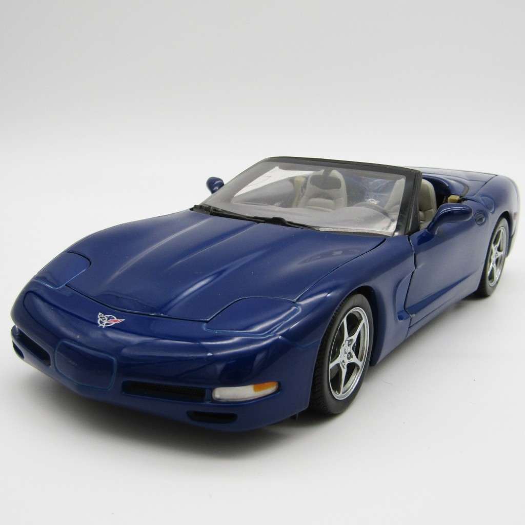 AutoArt Chevrolet Corvette die-cast model car - scale 1/18