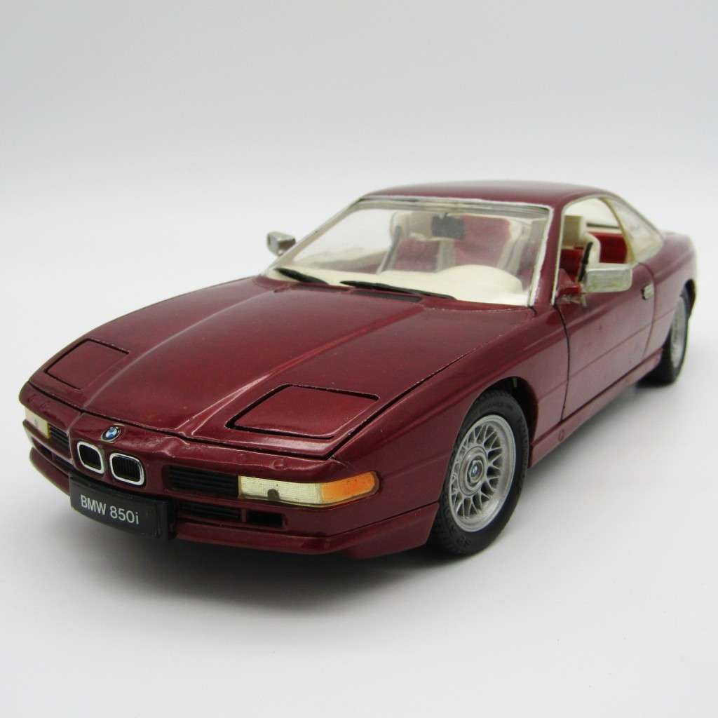 Revell BMW 850. die-cast model car - scale 1/18