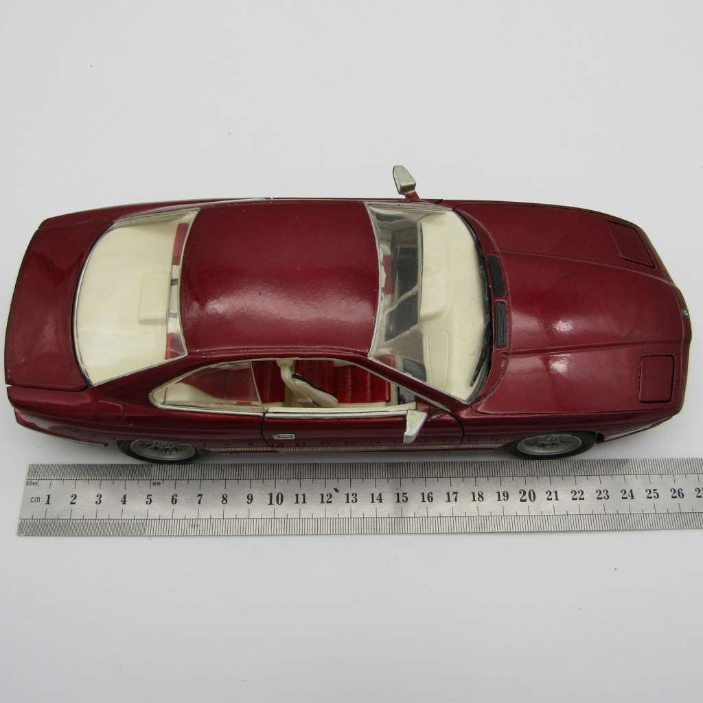 Revell BMW 850. die-cast model car - scale 1/18