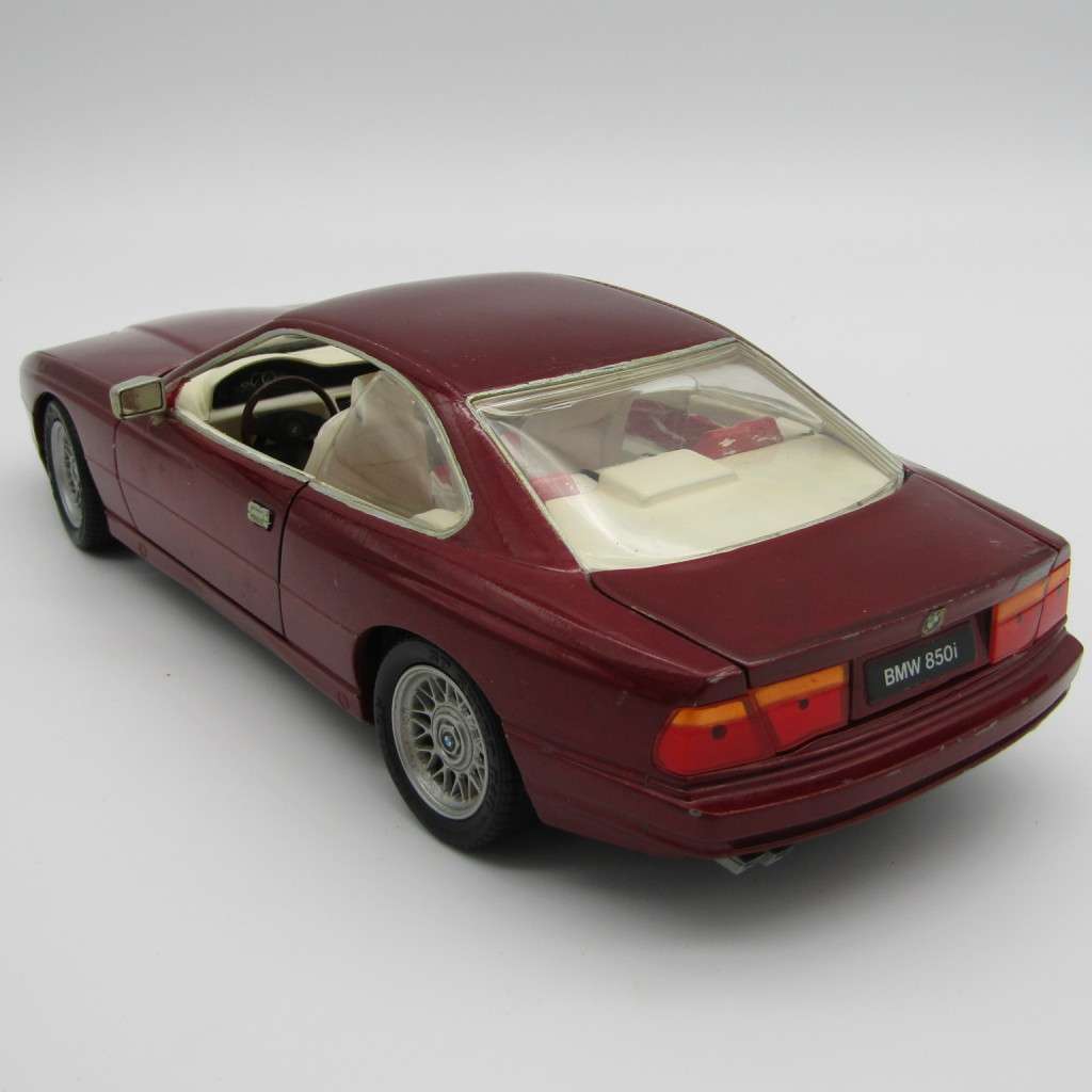 Revell BMW 850. die-cast model car - scale 1/18