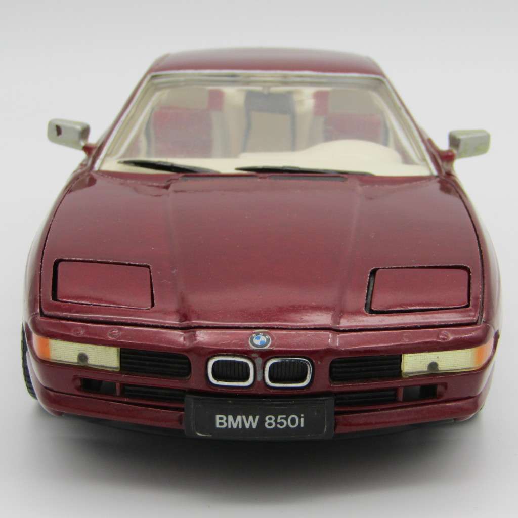 Revell BMW 850. die-cast model car - scale 1/18