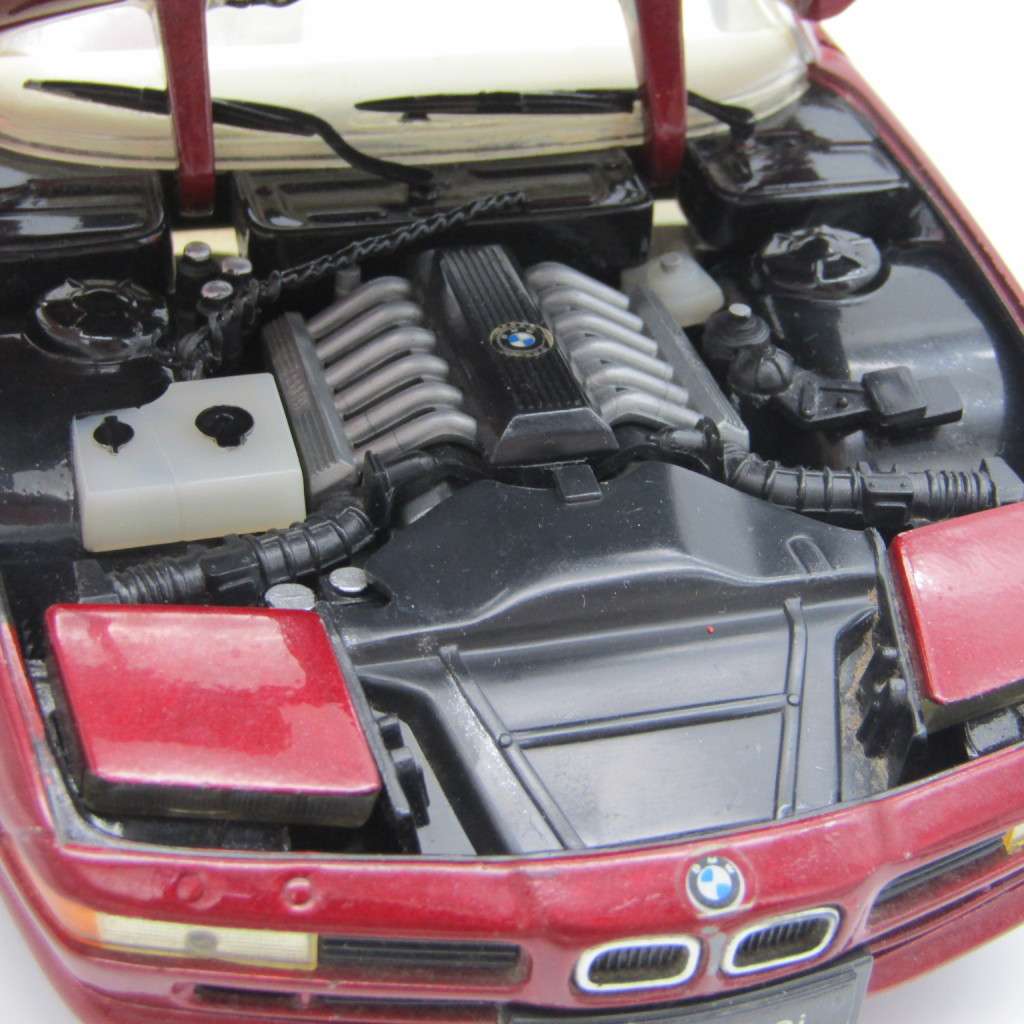 Revell BMW 850. die-cast model car - scale 1/18