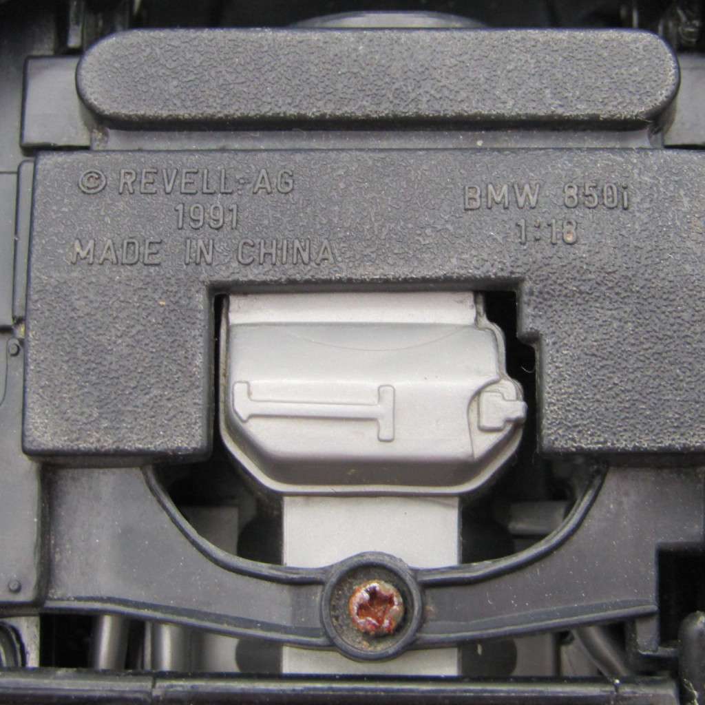 Revell BMW 850. die-cast model car - scale 1/18