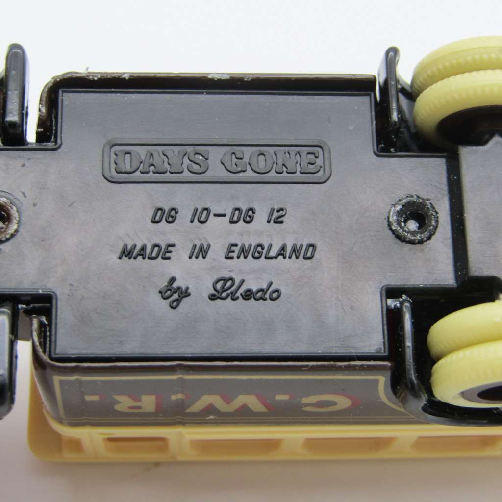 Lledo Dennis Coach Great Western Railways in box