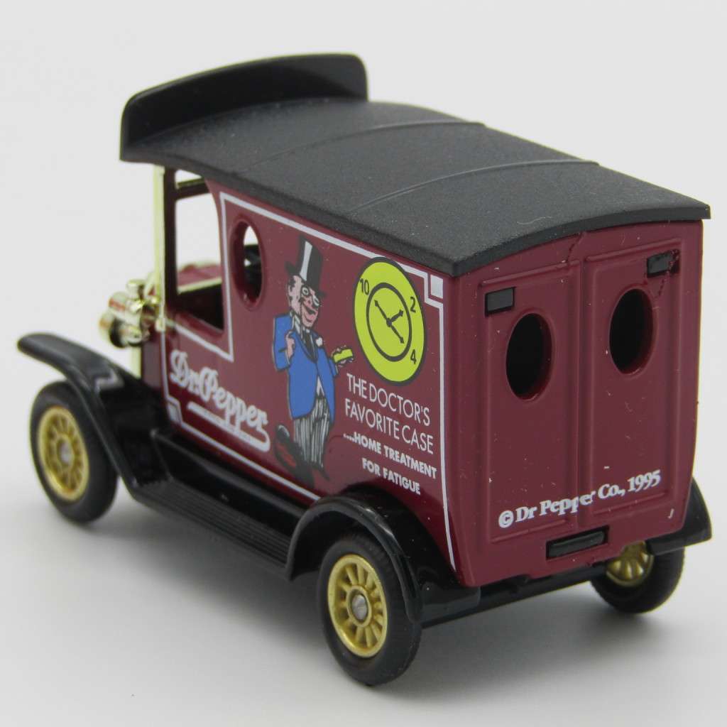 Lledo Ford Model T Dr Pepper delivery van in box