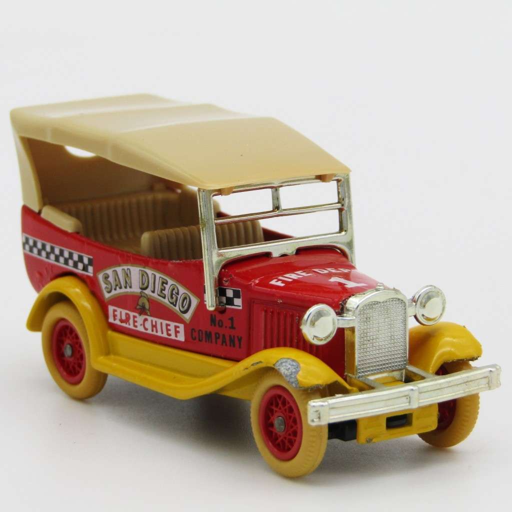 Lledo Ford Model A San Diego Fire chief model car in box with figurines
