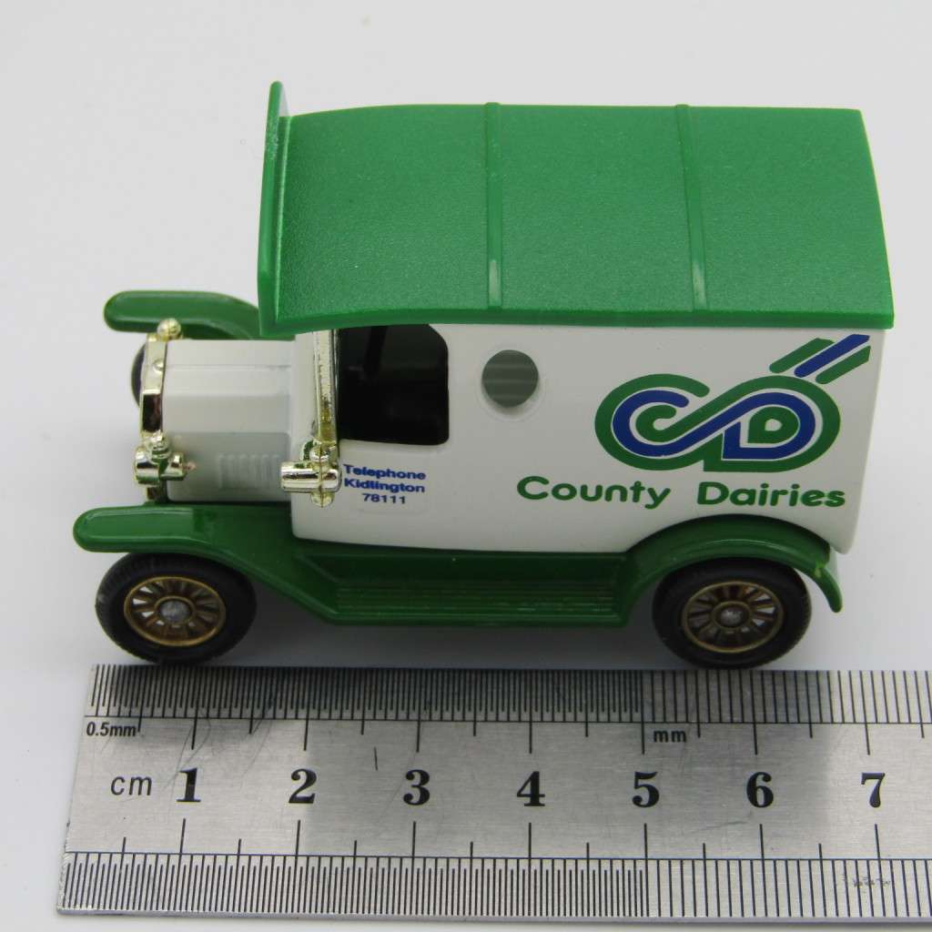 Lledo Ford Model T Country Dairies delivery van in box