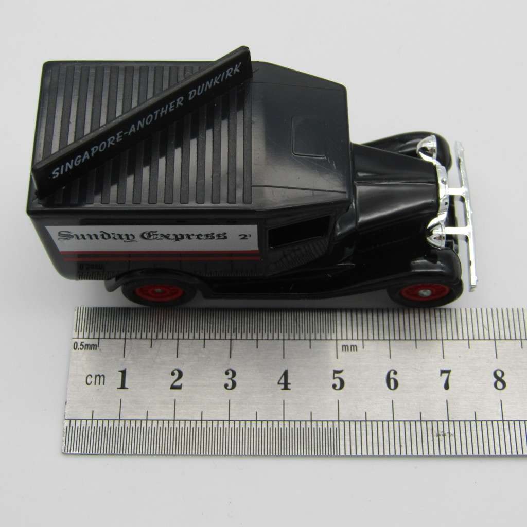 Lledo Ford Model A Daily Express delivery van model car in box