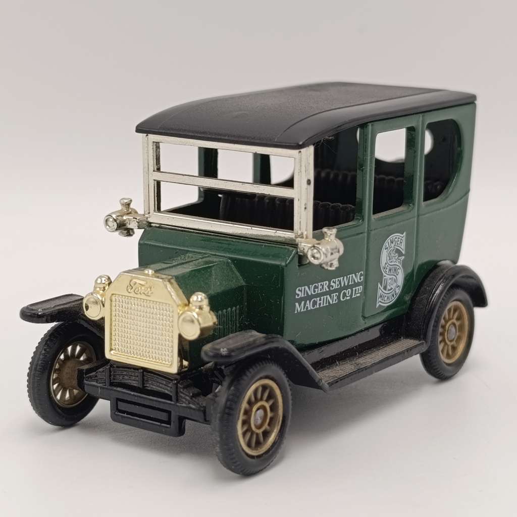Lledo Ford Model T Singer sewing machine model car in box