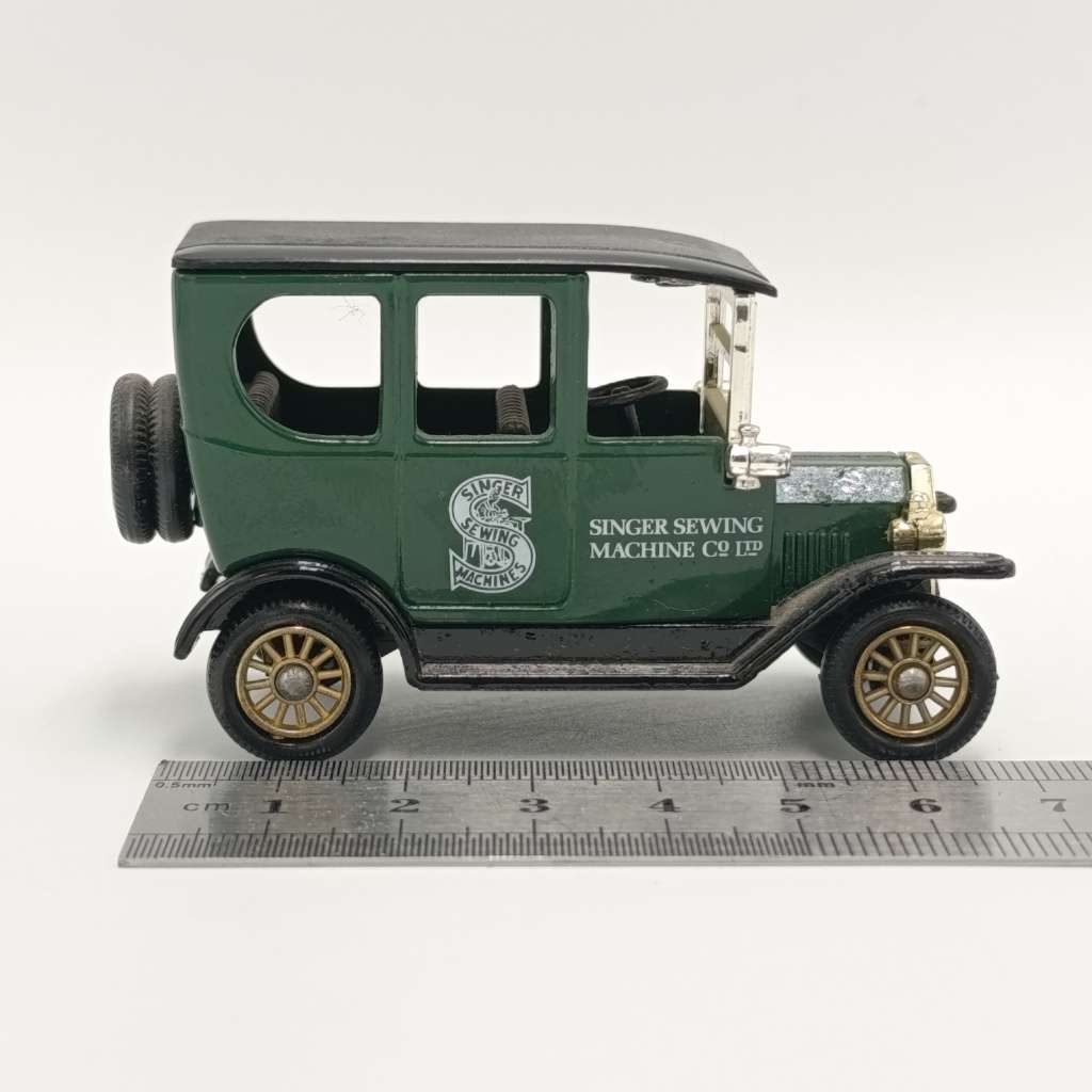 Lledo Ford Model T Singer sewing machine model car in box