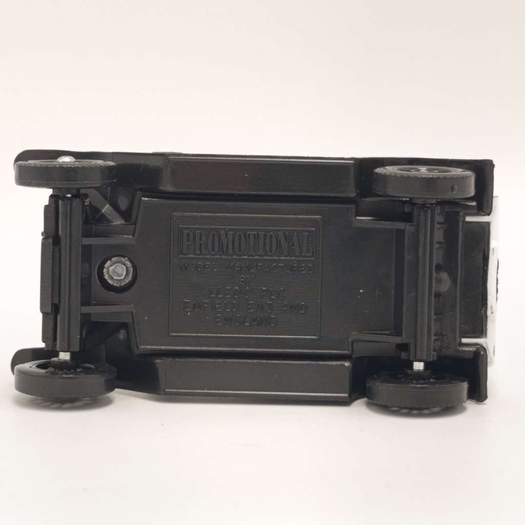 Lledo Ford Model T Minnie The Minx delivery van in box