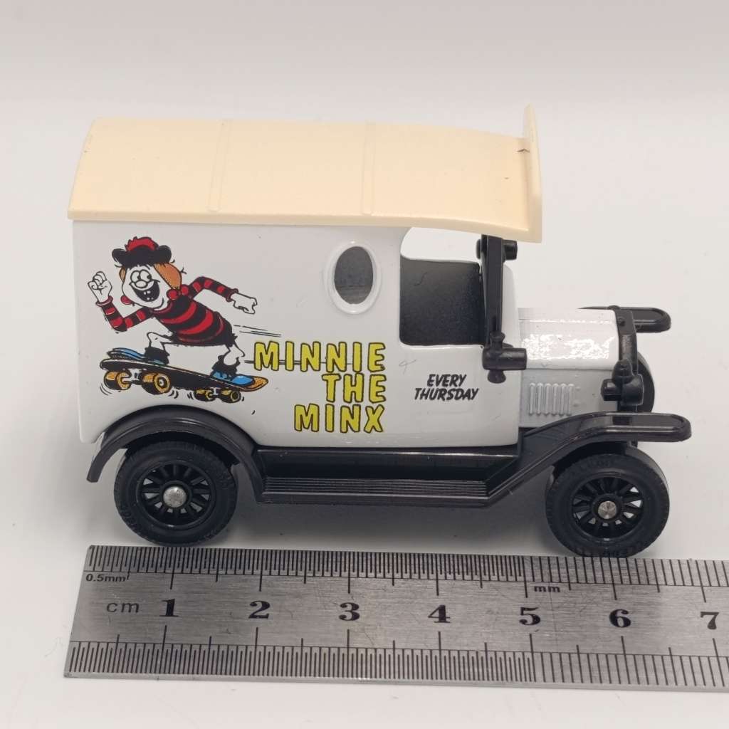 Lledo Ford Model T Minnie The Minx delivery van in box