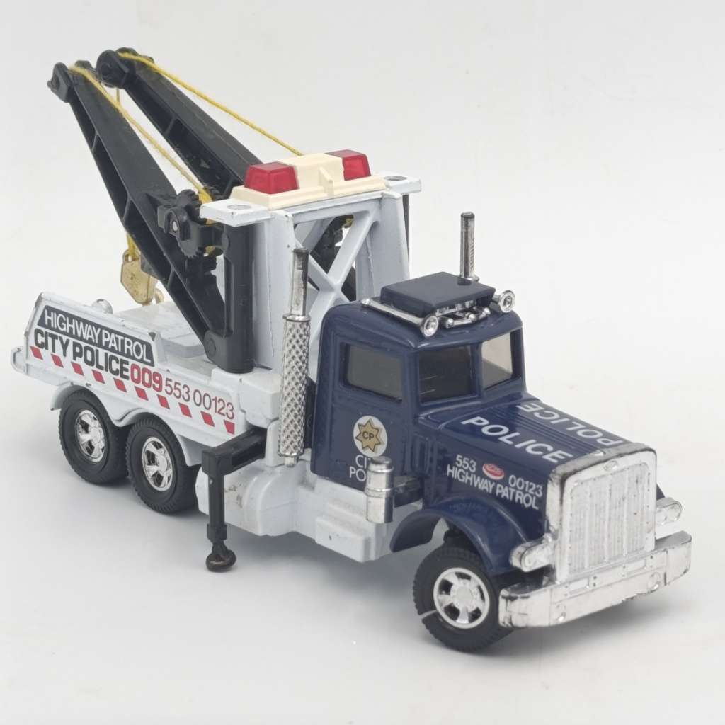 Matchbox Superkings K121 City Police Peterbilt 359 wreck truck in box