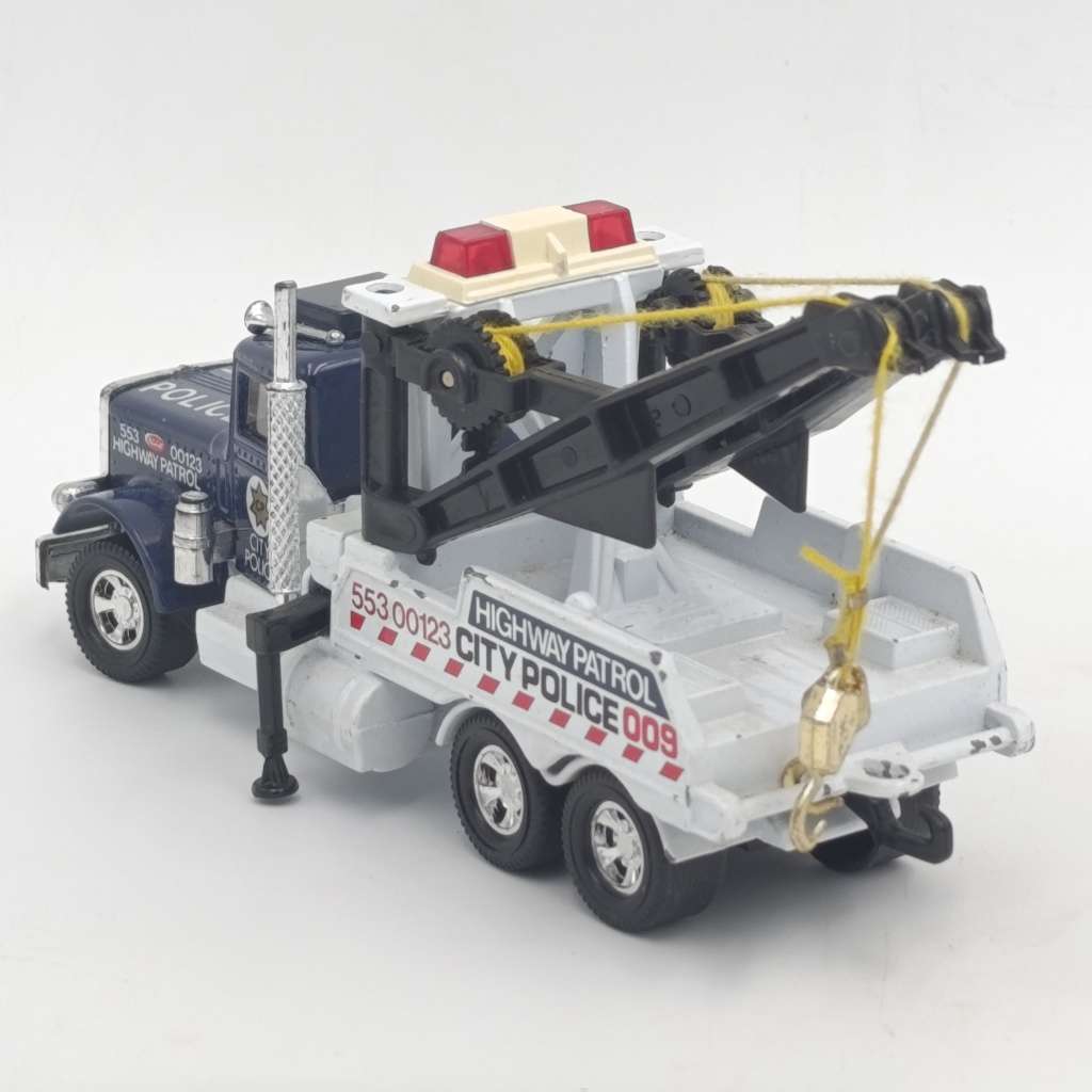 Matchbox Superkings K121 City Police Peterbilt 359 wreck truck in box