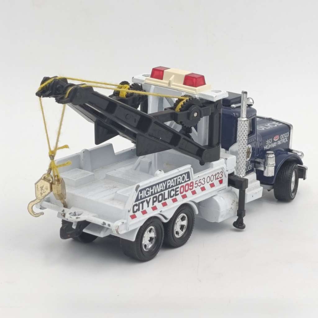 Matchbox Superkings K121 City Police Peterbilt 359 wreck truck in box
