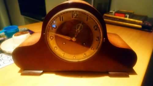 Mantel clock