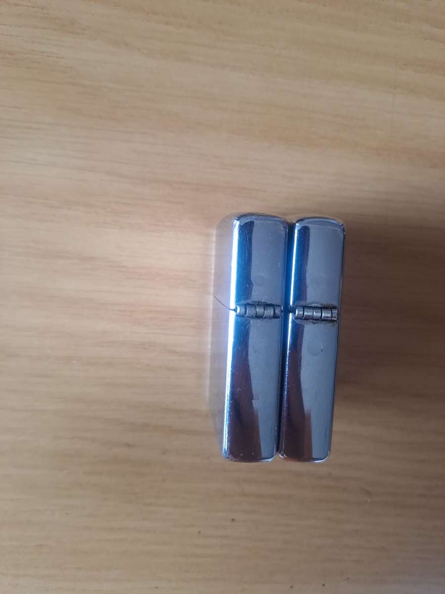 2x vintage Zippo lighter one bid takes all