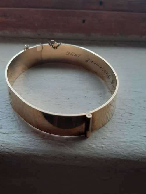 Solid Vintage 9ct  metal core bangle