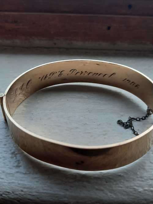 Solid Vintage 9ct  metal core bangle