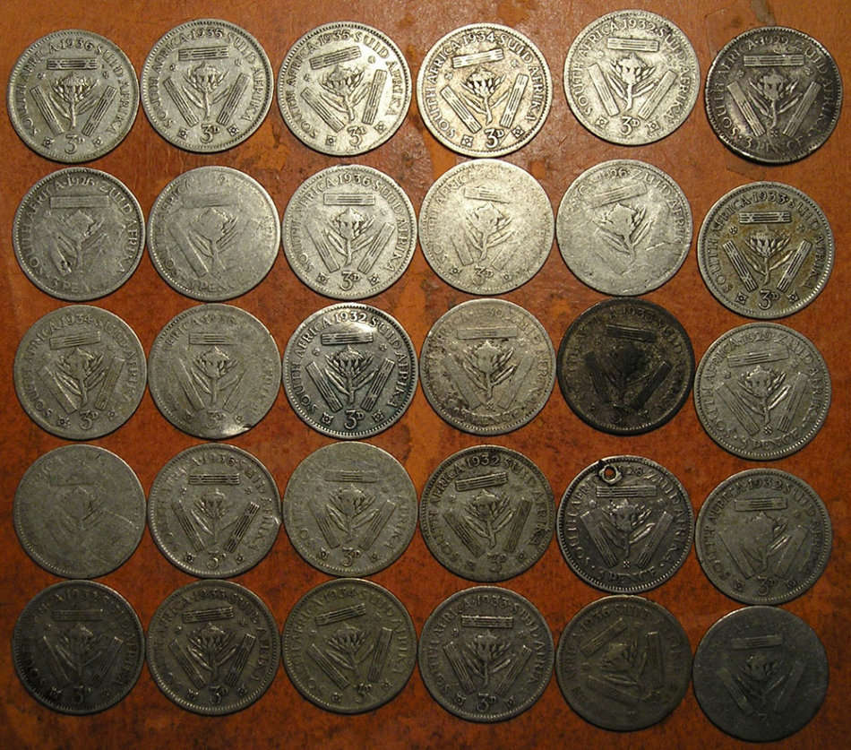A Collection of King George V Silver Threepences Tickies - 30 Coins