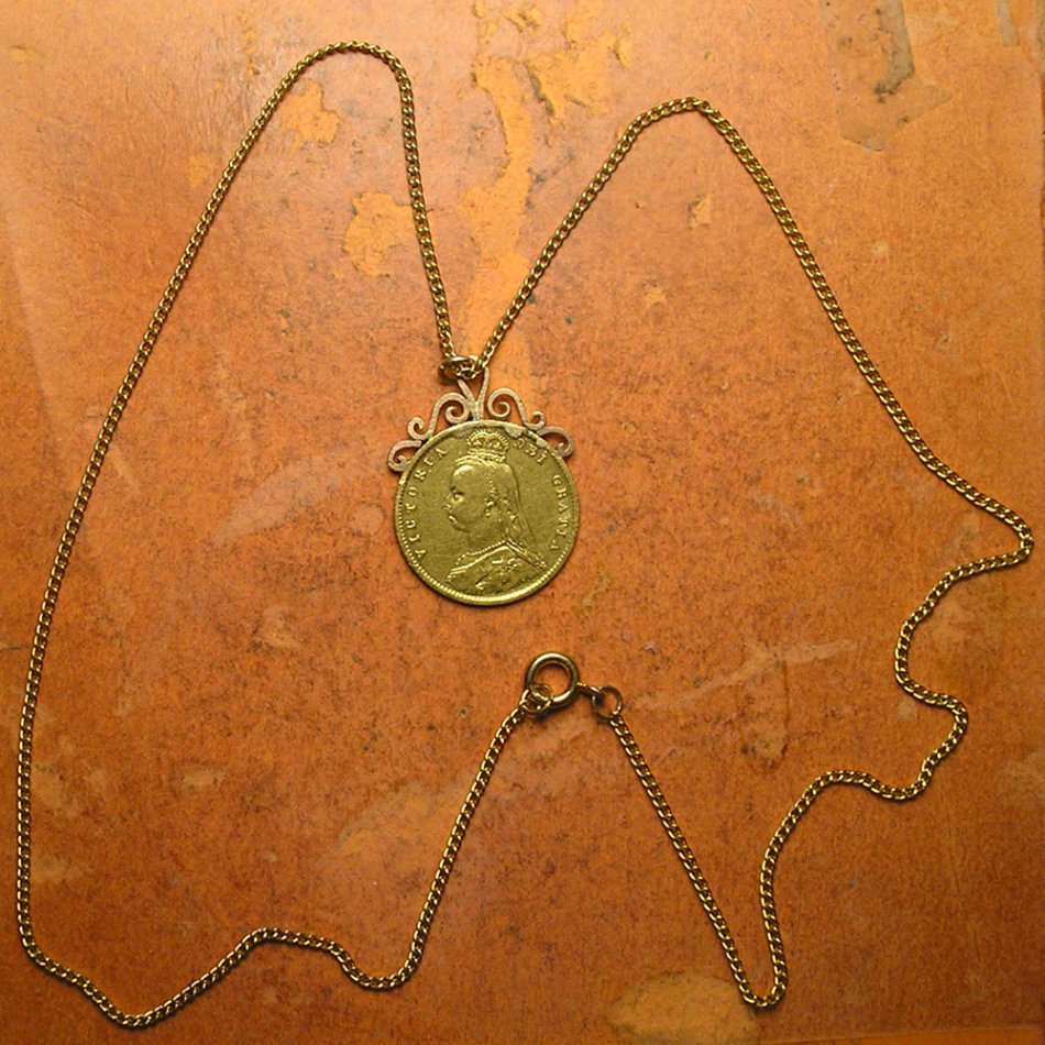 Great Britain: 1887 Gold Half Sovereign of Queen Victoria Mounted as Pendant with Chain