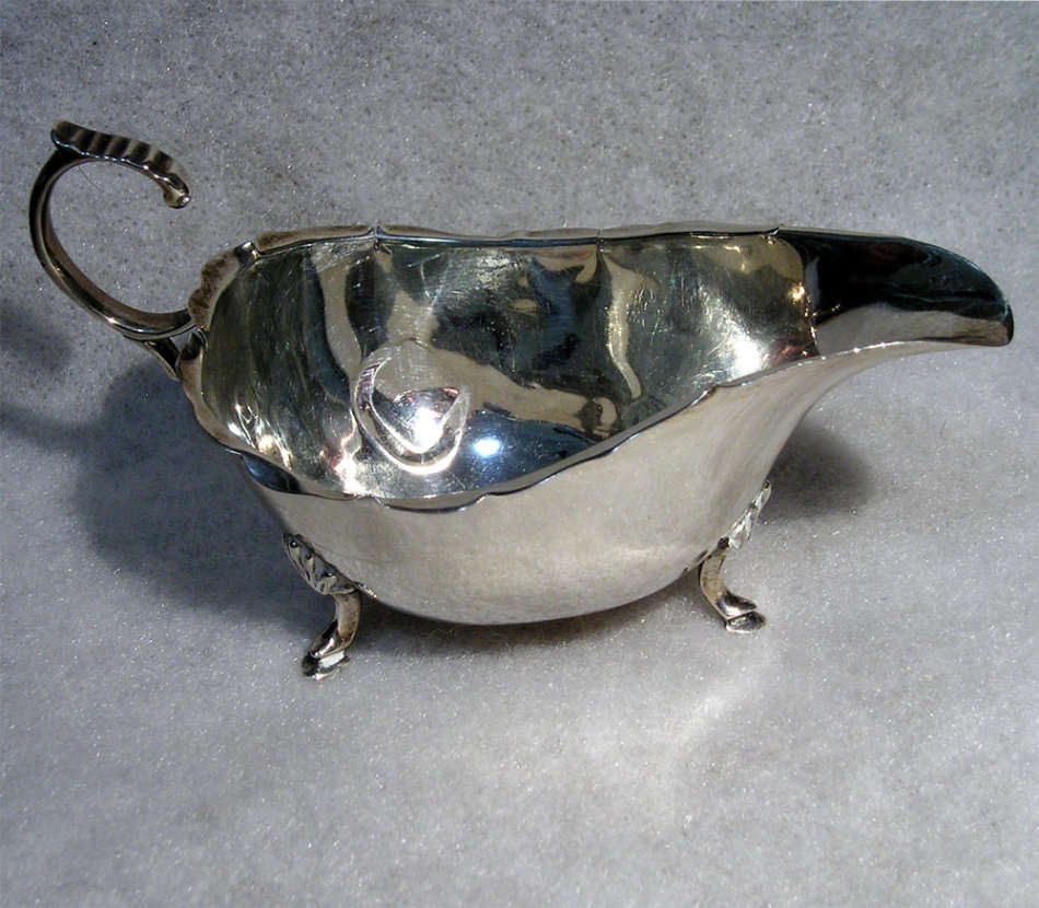 Sterling Silver Sauce Boat: Birmingham Hallmarks for 1947-48: 67 gm