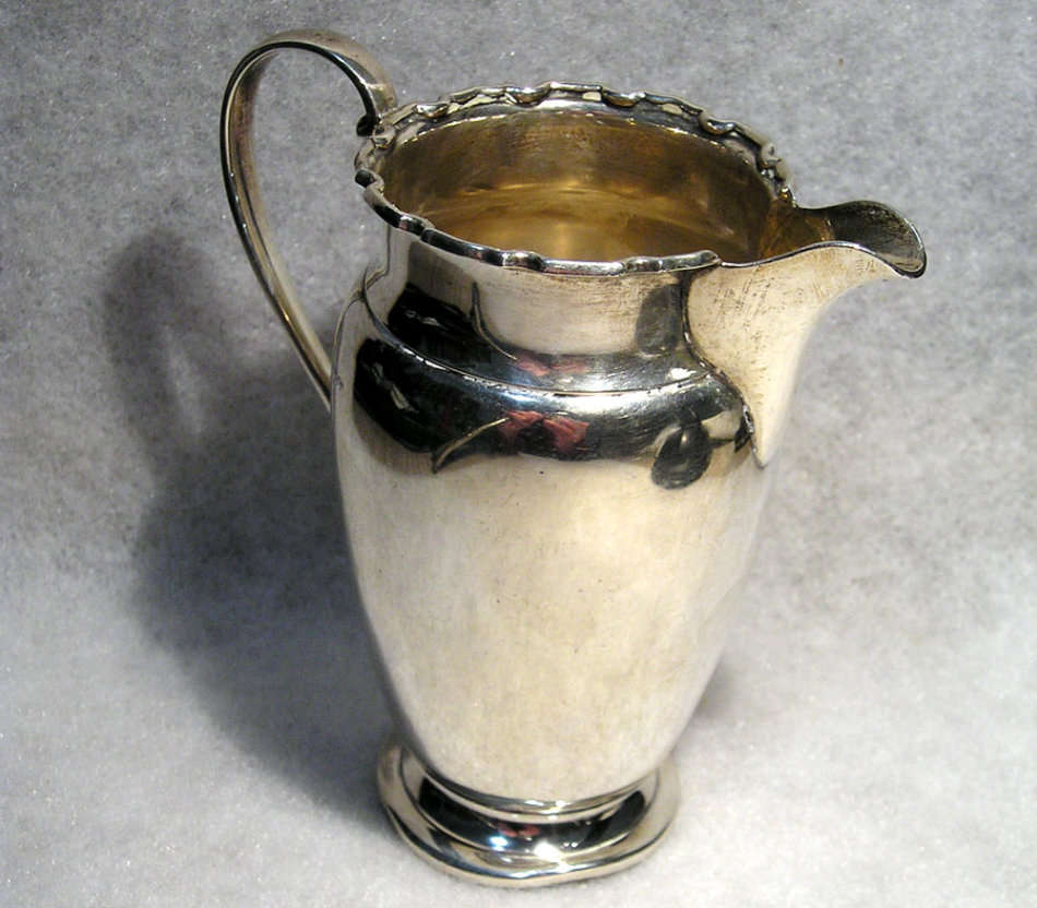 Sterling Silver Milk Jug: Birmingham Hallmarks for 1948-49: 109 gm