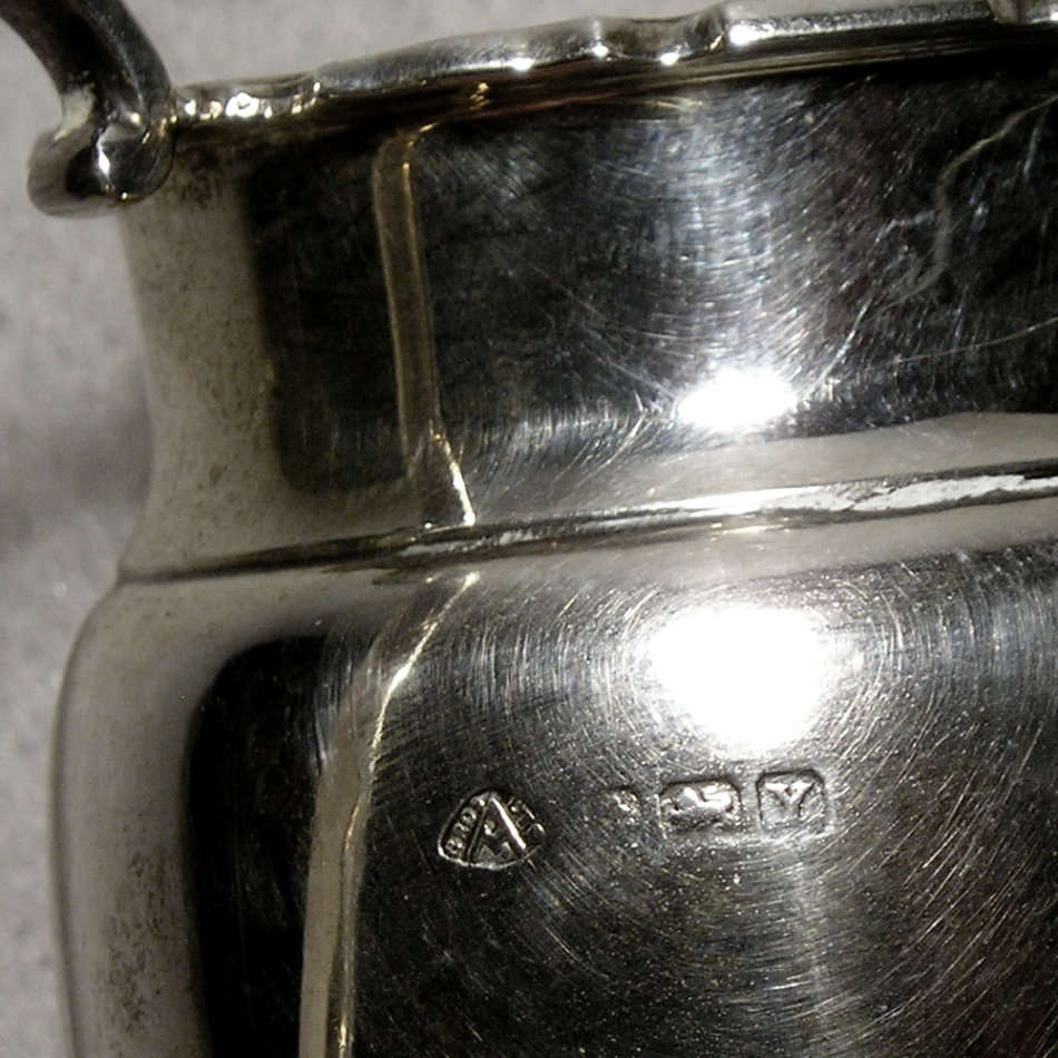 Sterling Silver Milk Jug: Birmingham Hallmarks for 1948-49: 109 gm