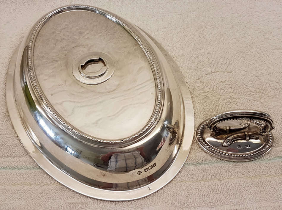Sterling Silver Serving Dish: Sheffield Hallmarks for 1906-07: 1091 gm