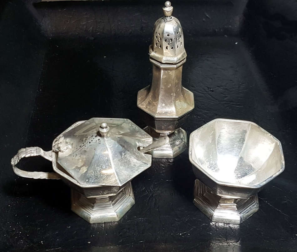 A Three Piece Sterling Silver Condiment Set: Birmingham Hallmarks for 1986: 146 gm