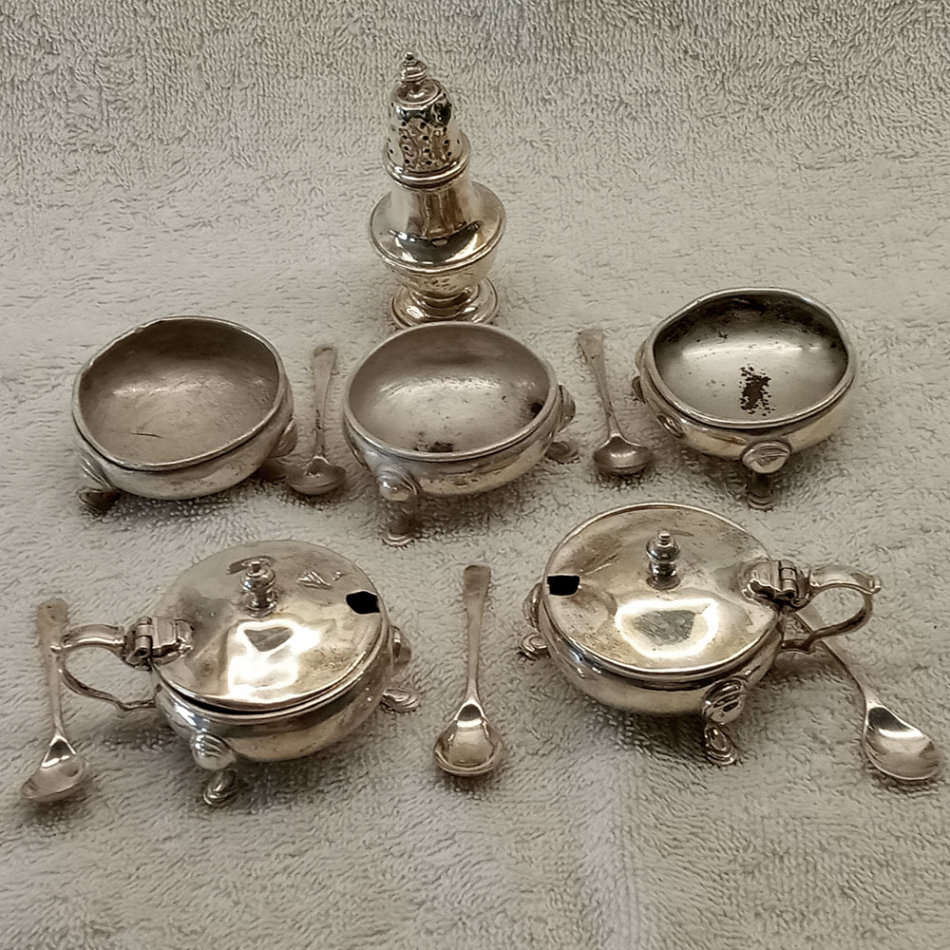 A Six Piece Sterling Silver Condiment Set: Birmingham Hallmarks for 1948-49: 225 gm