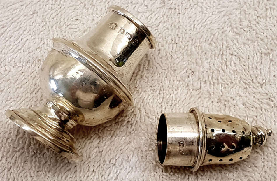 A Six Piece Sterling Silver Condiment Set: Birmingham Hallmarks for 1948-49: 225 gm