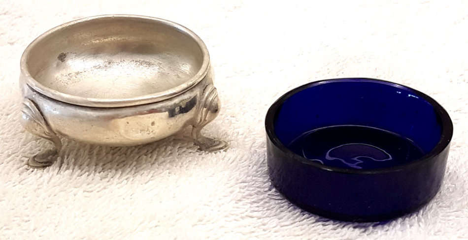 A Six Piece Sterling Silver Condiment Set: Birmingham Hallmarks for 1948-49: 225 gm