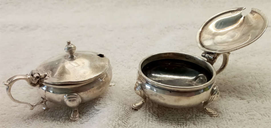 A Six Piece Sterling Silver Condiment Set: Birmingham Hallmarks for 1948-49: 225 gm